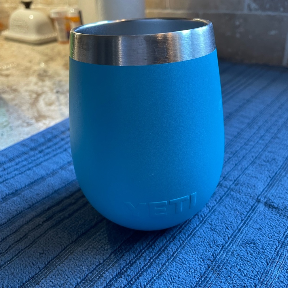 Blue 10 oz Yeti Wine Tumbler